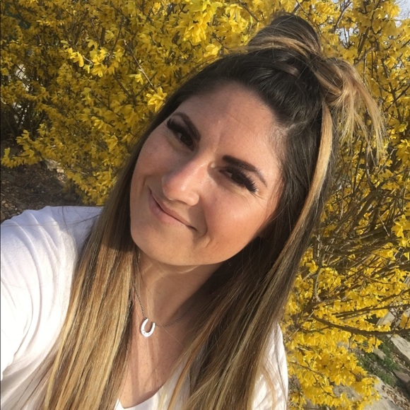 Meet your Posher, Jennifer - Picture 1 of 1